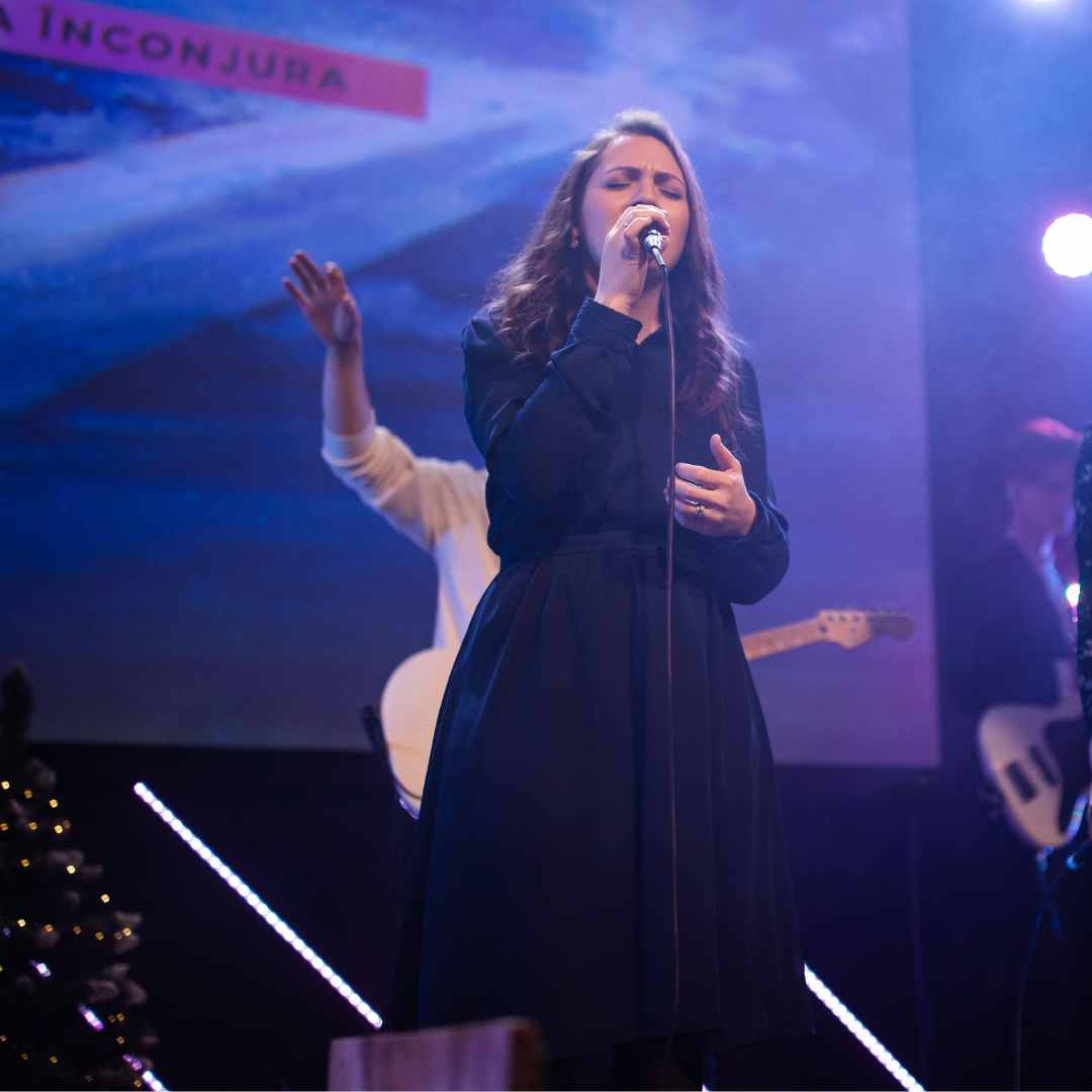 Îmbunătățirea vocii,Control vocal,Curs vocal,Antrenor vocal,Lider de închinare,Laura Frim,Tehnică vocală,* Dezvoltare vocală,* Abilități vocale,* Încredere în închinare,Adorare prin muzică,Ambitus vocal,Putere vocală,Agilitate vocală,Instruire vocală personalizată,Feedback vocal,Exerciții audio vocale,Caiete de curs,Conducerea închinării,Interpretare vocală,Lecții de canto și instruire în domeniul închinării creștine,curs canto,canto,instruire canto,lecții canto